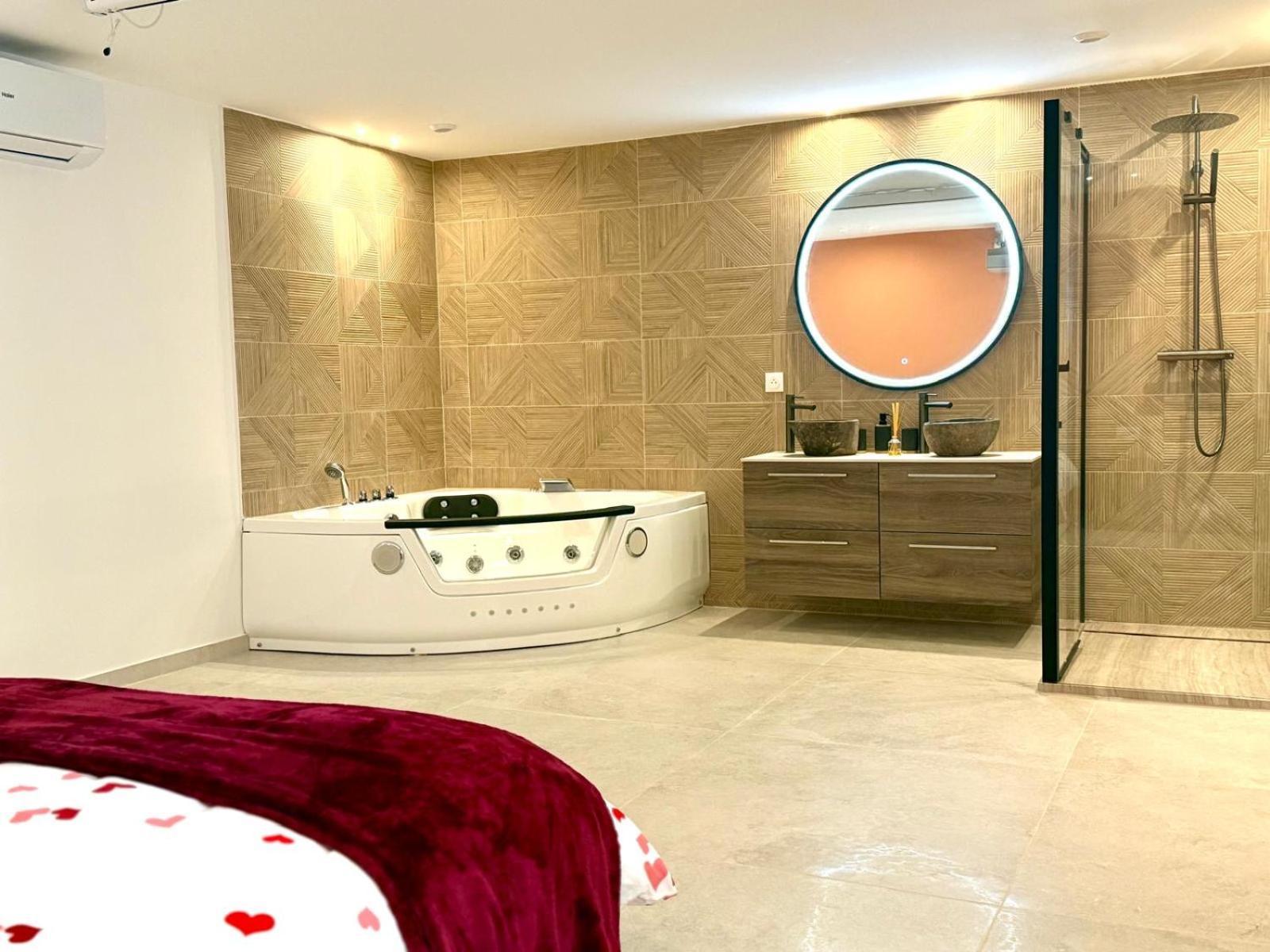 Jacuzzi In Apartment *