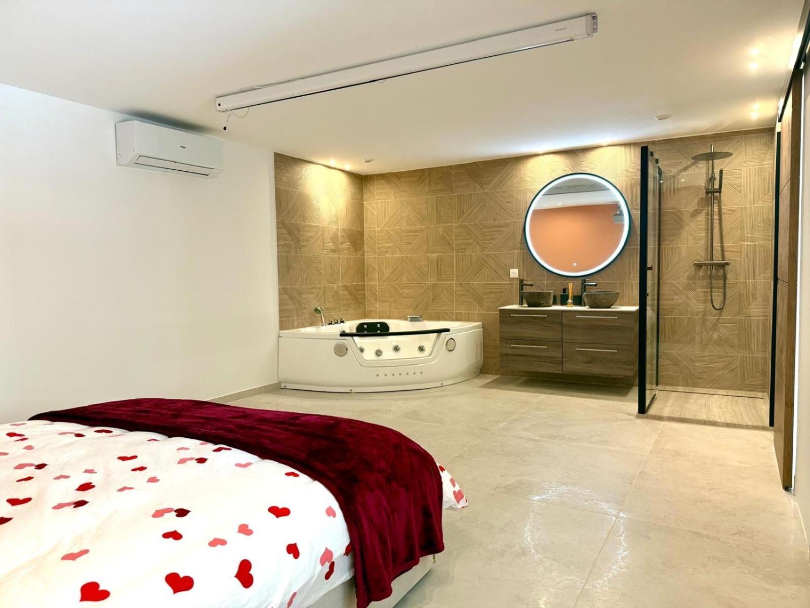 Jacuzzi In Apartment Cannes