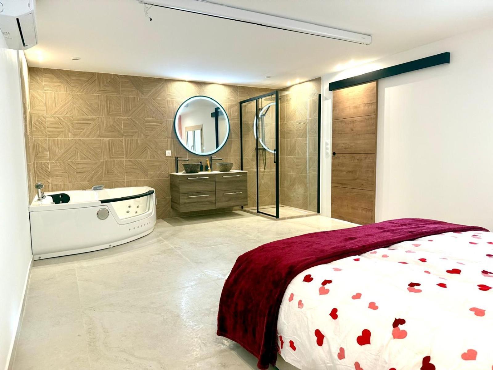 Jacuzzi In Apartment Cannes